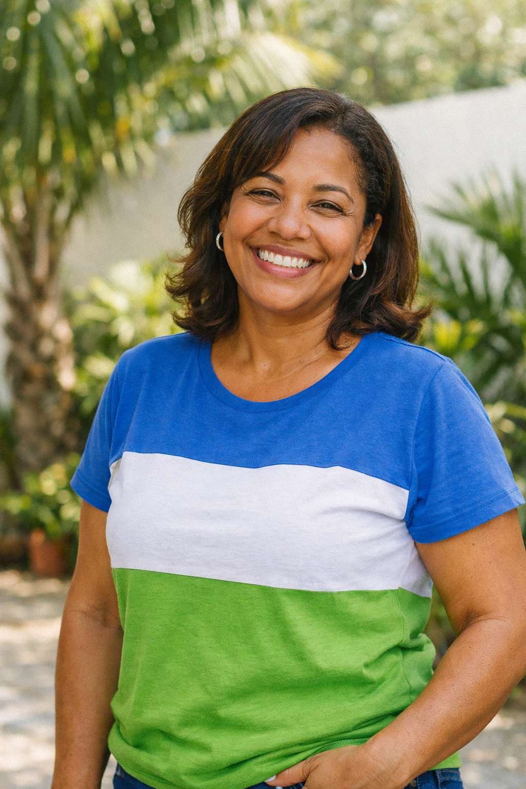 Paciente feliz con su nueva sonrisa - Dentística Emmanuel